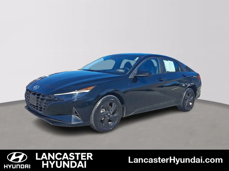 2023 Hyundai Elantra SEL photo 1