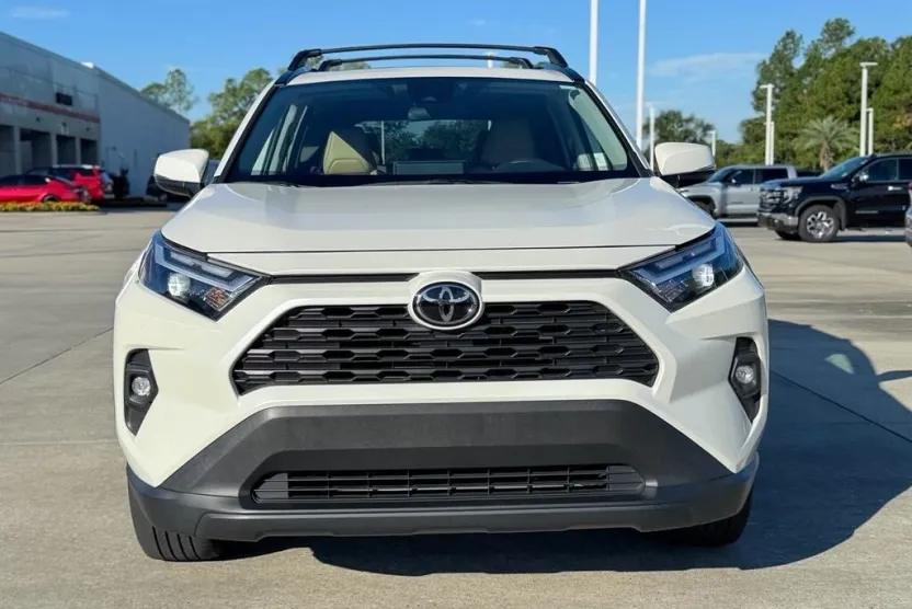2022 Toyota RAV4 XLE Premium photo 1