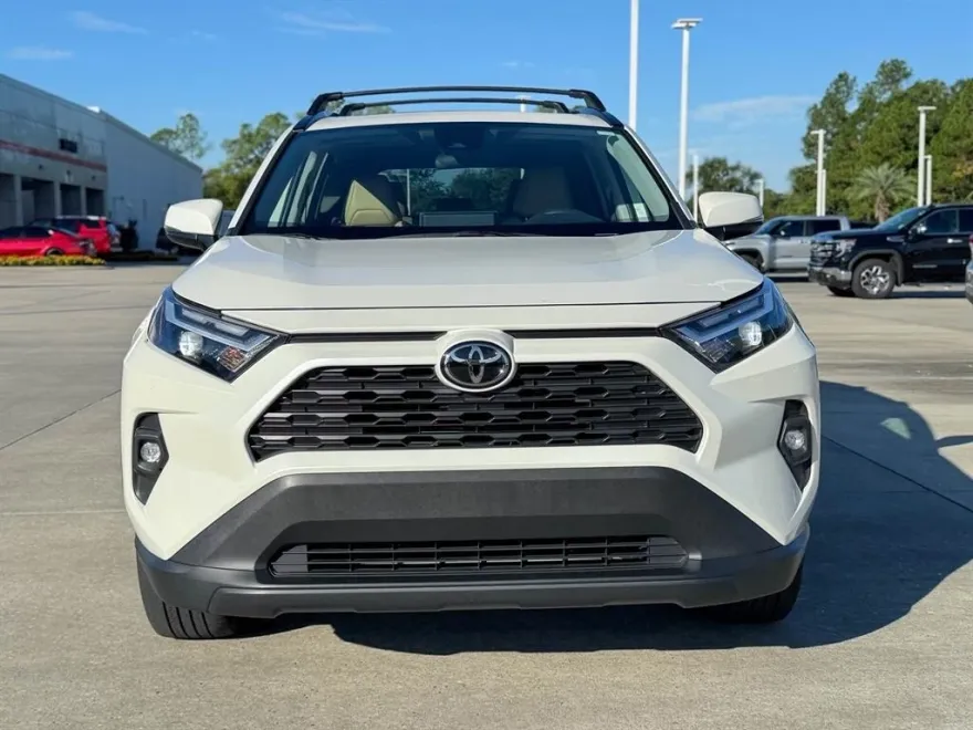2022 Toyota RAV4 XLE Premium photo 1