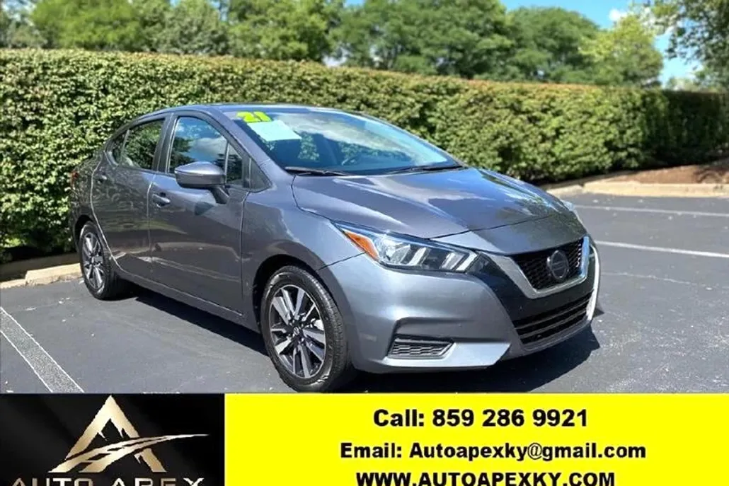 2021 Nissan Versa SV photo 1