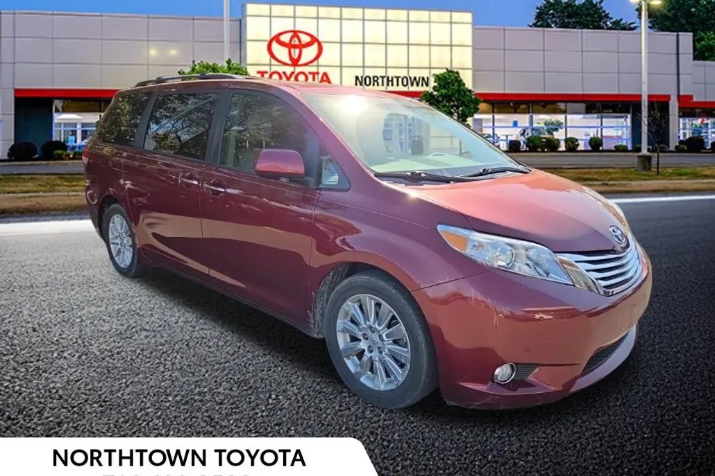 2011 Toyota Sienna Base photo 1