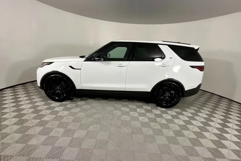 2025 Land Rover Discovery S photo 1