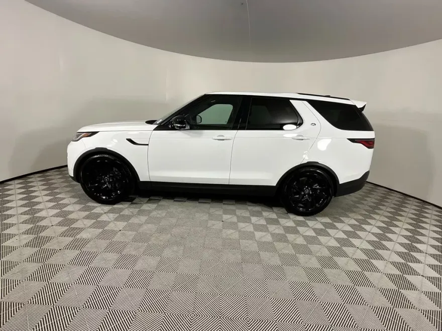 2025 Land Rover Discovery S photo 1
