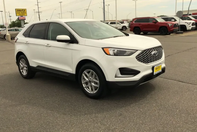 2024 Ford Edge SEL photo 1