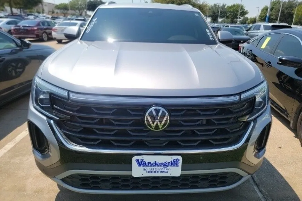 2024 Volkswagen Atlas Cross Sport SE Technology photo 1