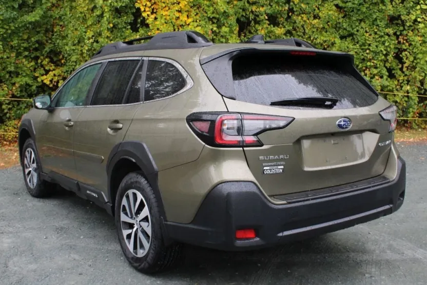 2023 Subaru Outback Premium photo 1