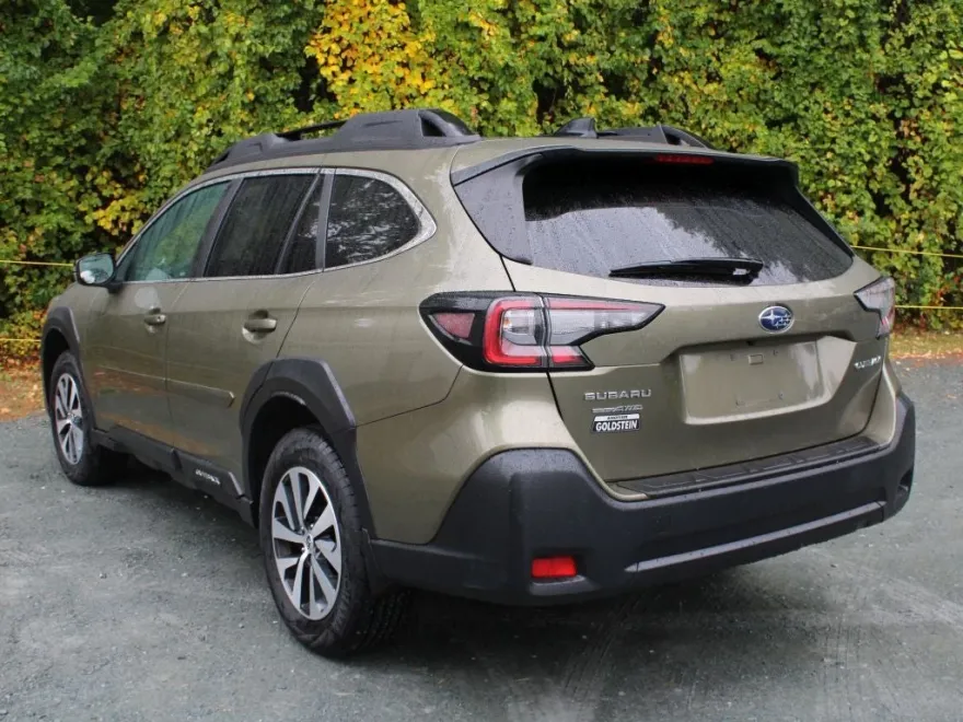 2023 Subaru Outback Premium photo 1
