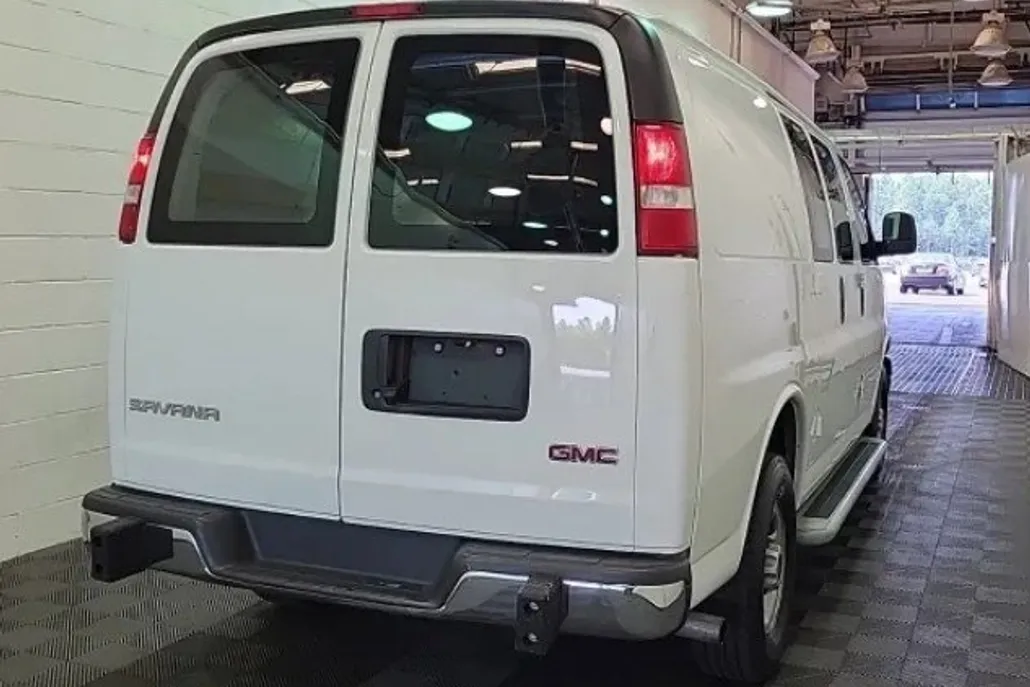 2023 Gmc Savana Cargo 2500 photo 1