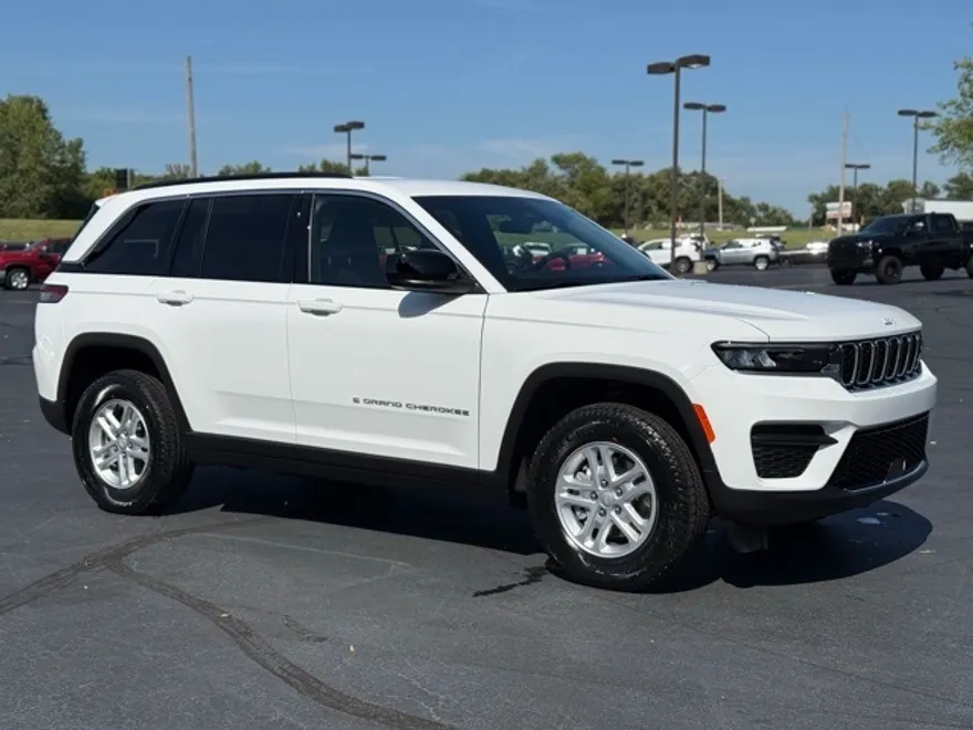 2025 Jeep Grand Cherokee Laredo photo 1