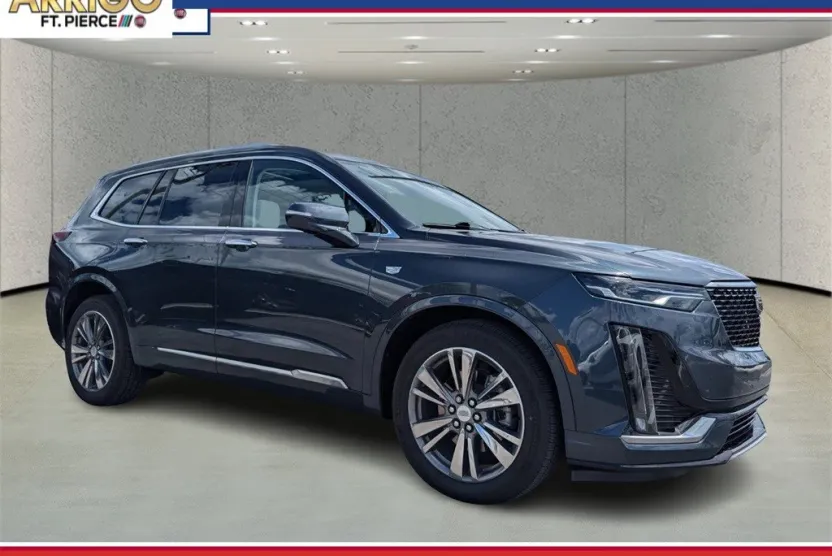 2021 Cadillac XT4 Premium Luxury photo 1