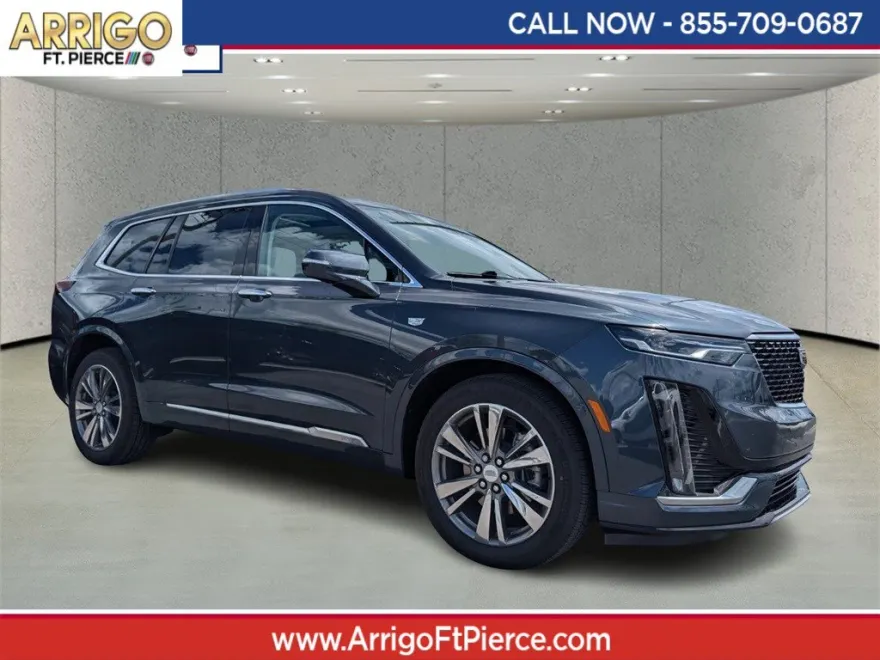 2021 Cadillac XT4 Premium Luxury photo 1