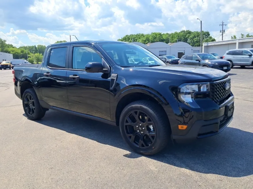 2025 Ford Maverick XLT photo 1