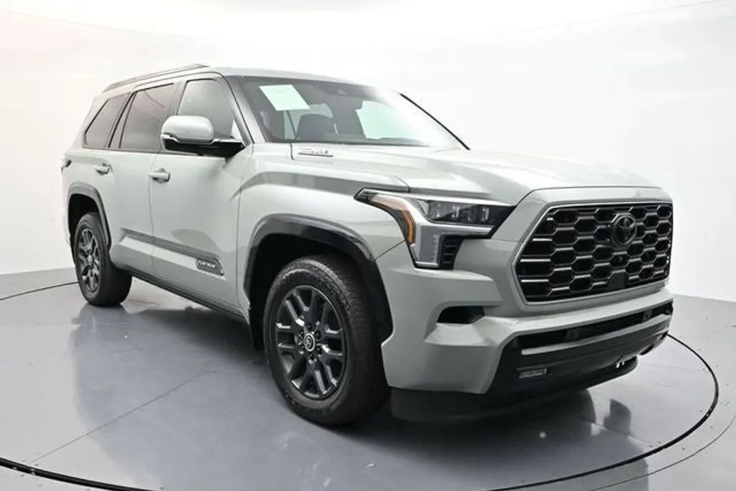 2024 Toyota Sequoia Platinum photo 1