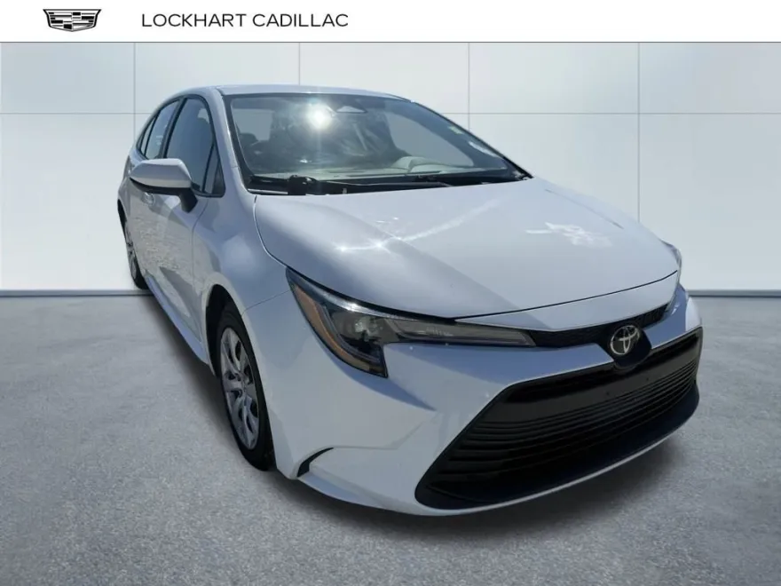 2023 Toyota Corolla LE photo 1