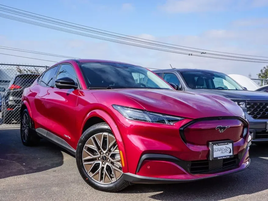 2025 Ford Mustang Mach-E Premium photo 1