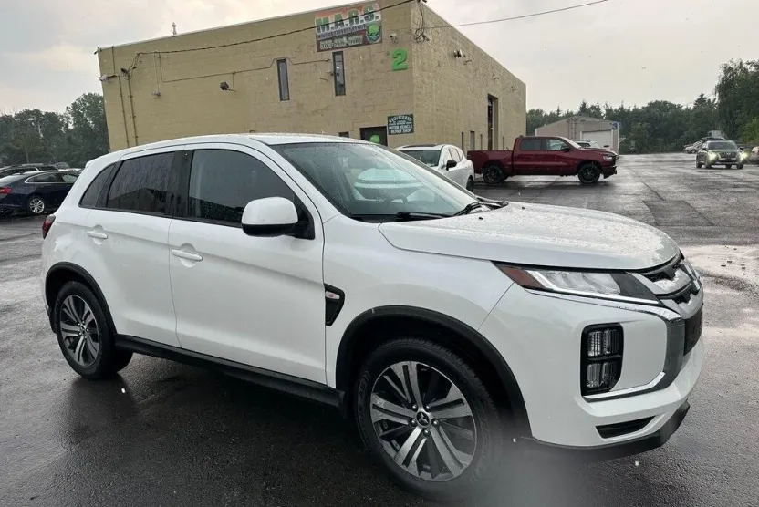 2020 Mitsubishi Outlander Sport ES photo 1