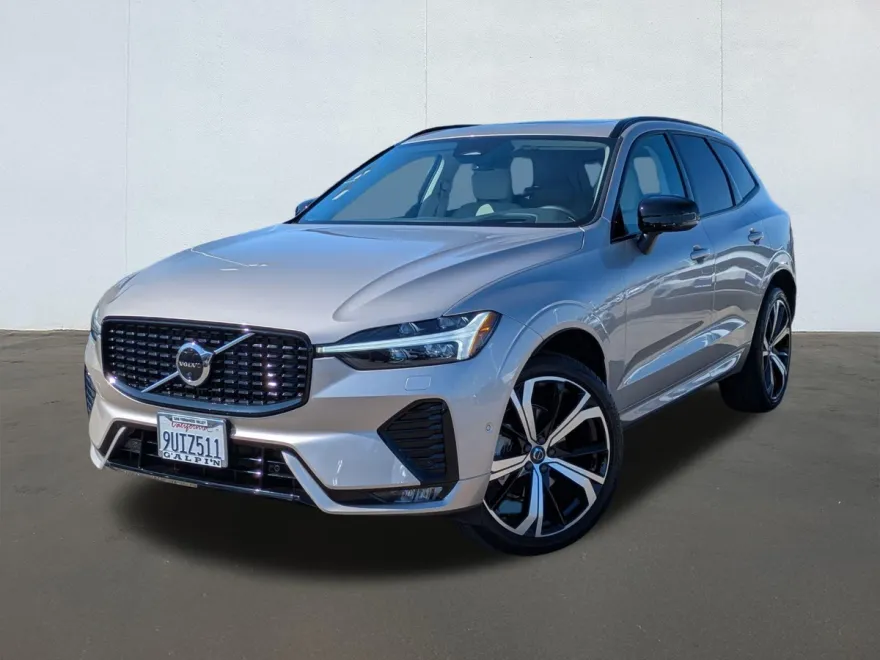 2025 Volvo XC60 B5 photo 1