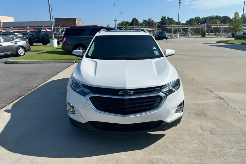 2018 Chevrolet Equinox LT photo 1