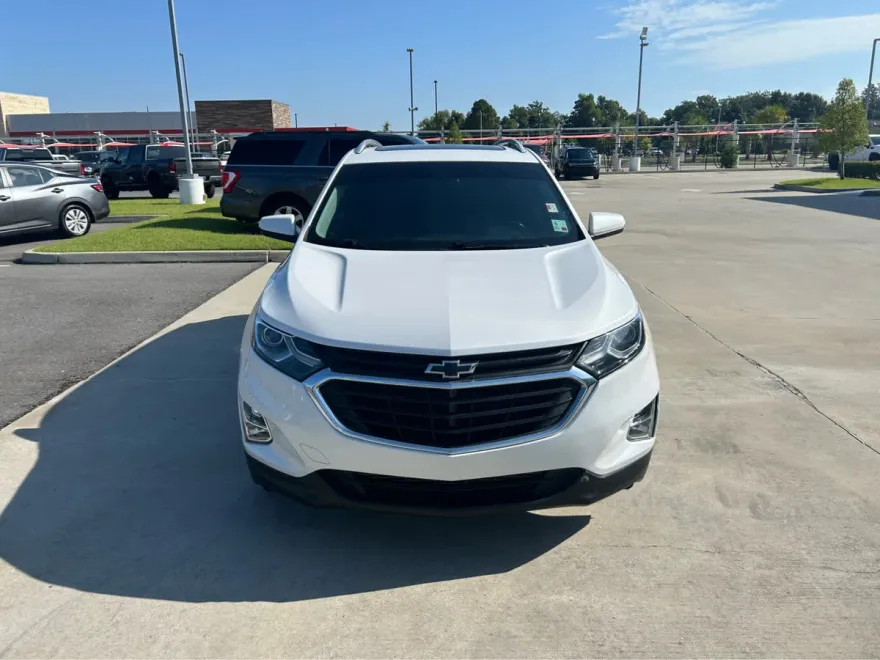 2018 Chevrolet Equinox LT photo 1