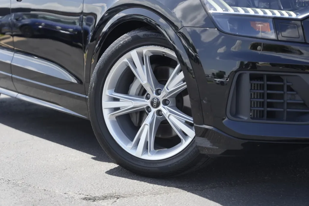 2023 Audi Q8 55 Prestige photo 1