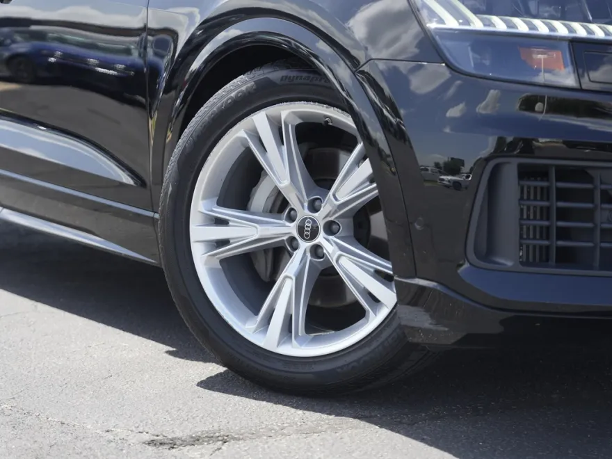 2023 Audi Q8 55 Prestige photo 1