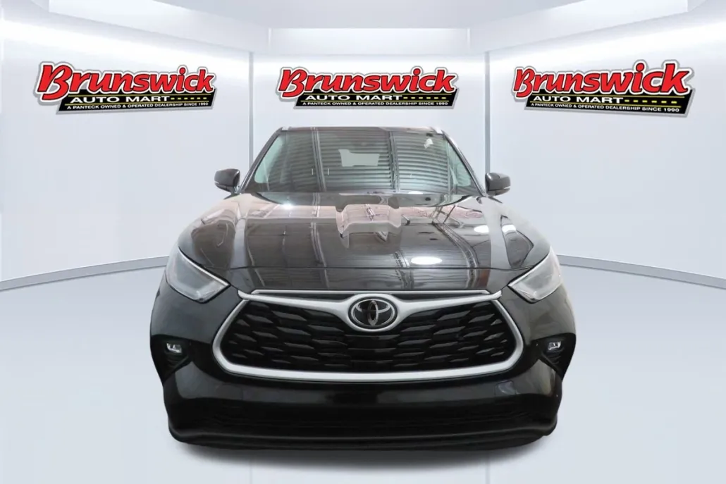 2023 Toyota Highlander XLE photo 1