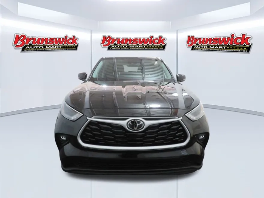2023 Toyota Highlander XLE photo 1