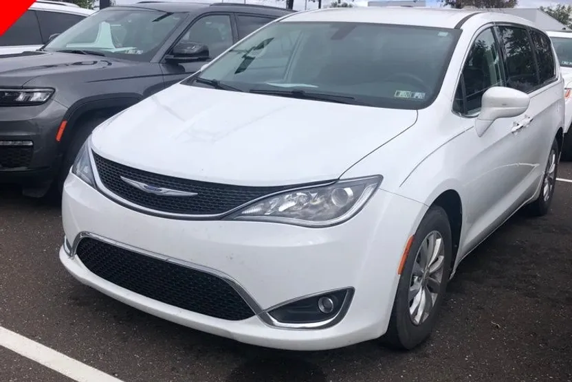 2019 Chrysler Pacifica Touring Plus photo 1