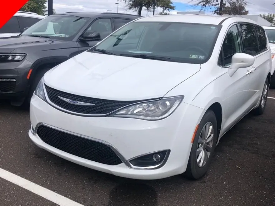 2019 Chrysler Pacifica Touring Plus photo 1