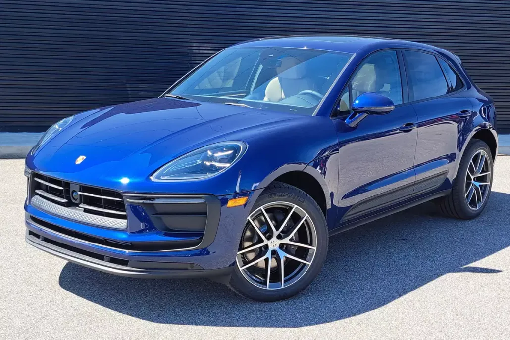 2025 Porsche Macan T photo 1