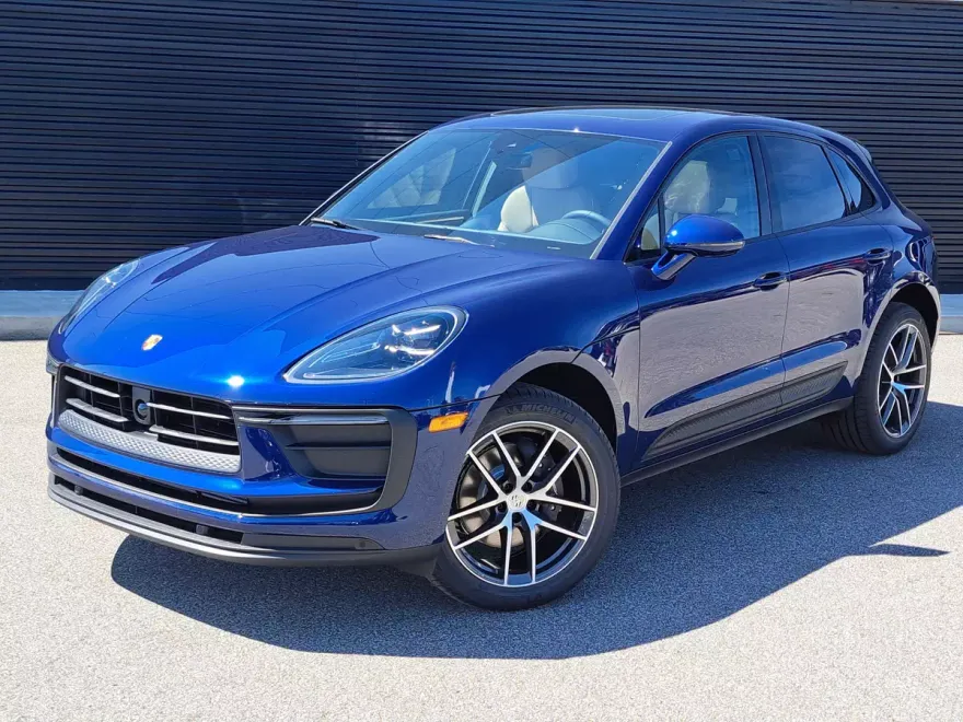 2025 Porsche Macan T photo 1