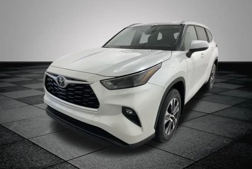 2022 Toyota Highlander XLE photo 1