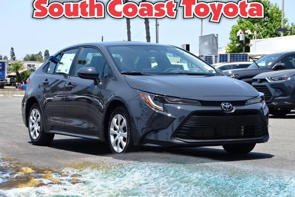 2025 Toyota Corolla LE photo 1
