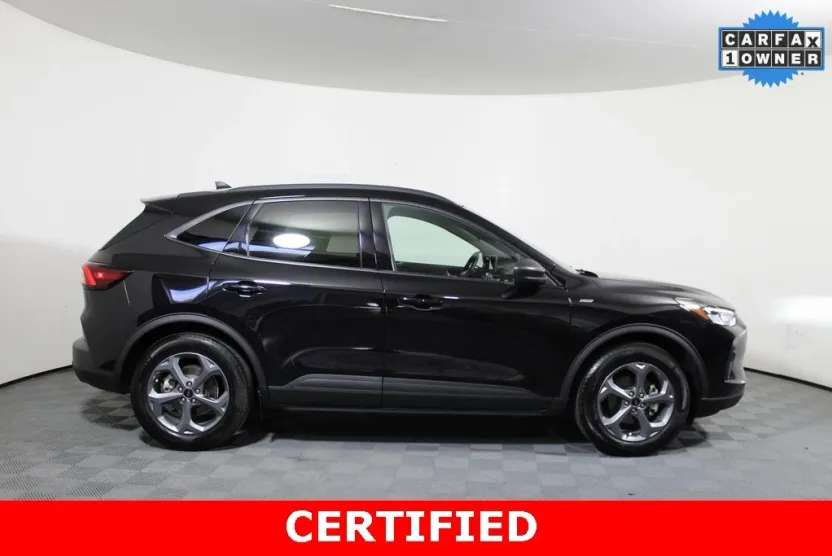 2025 Ford Escape ST-Line photo 1