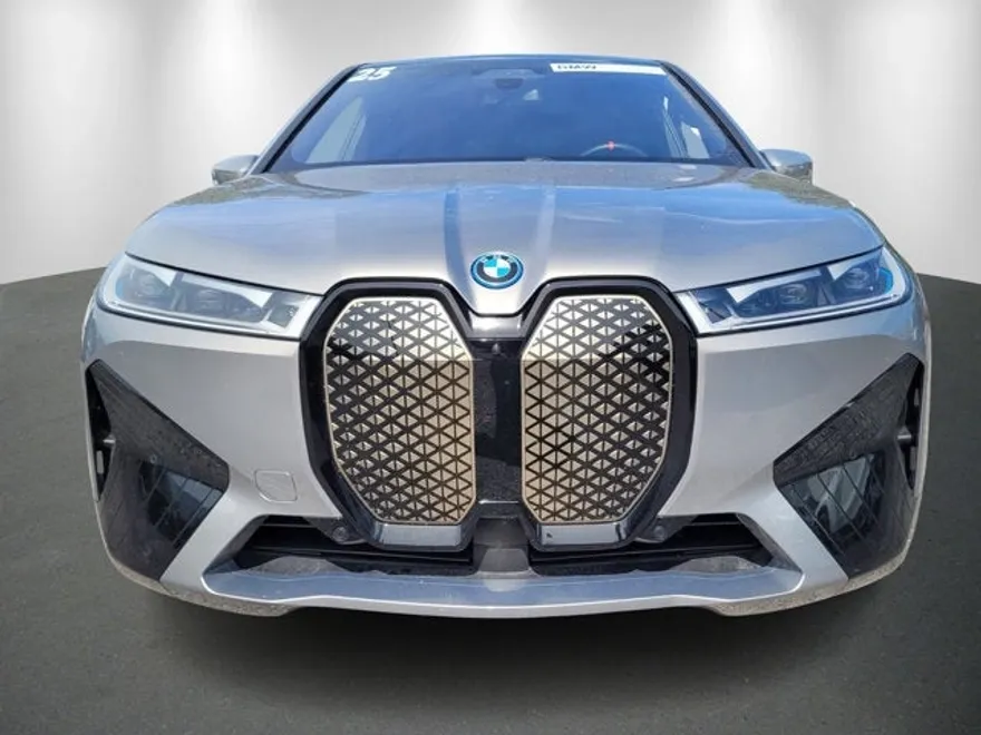 2025 Bmw iX photo 2