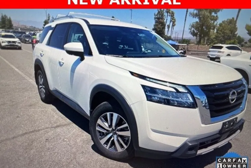 2024 Nissan Pathfinder SL photo 1
