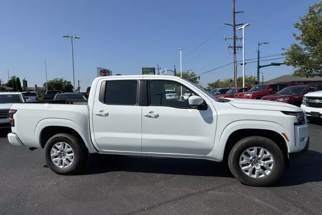 2024 Nissan Frontier SV photo 1