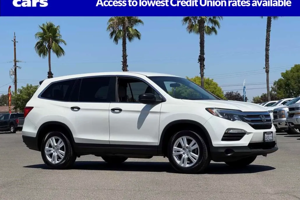 2017 Honda Pilot LX photo 1