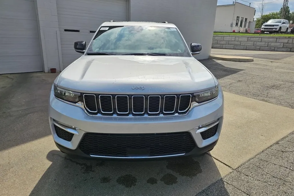 2025 Jeep Grand Cherokee Limited photo 1
