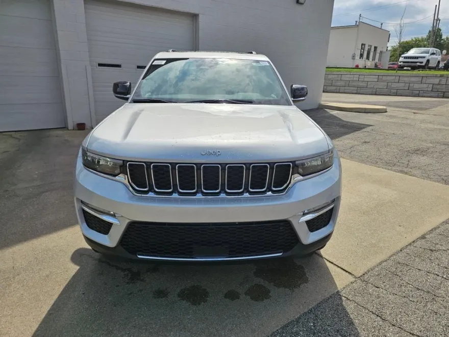 2025 Jeep Grand Cherokee Limited photo 1