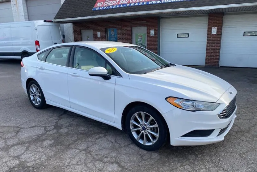 2017 Ford Fusion SE photo 1