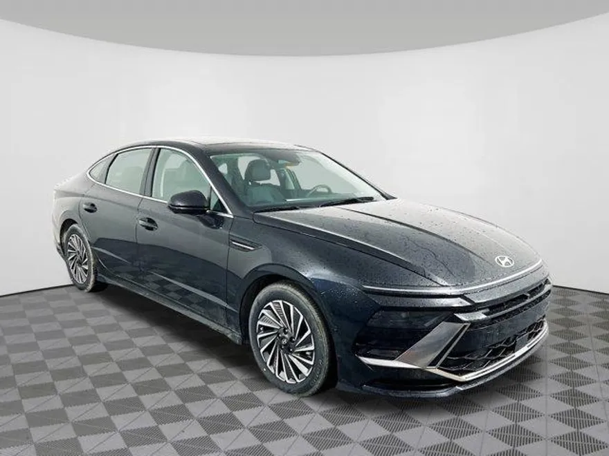 2025 Hyundai Sonata Hybrid Limited photo 1