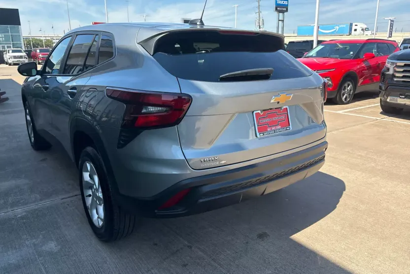 2025 Chevrolet Trax LS photo 1