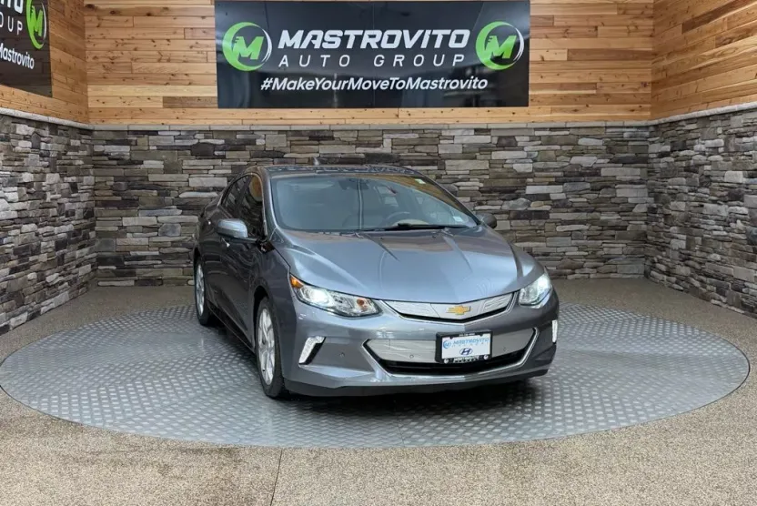 2018 Chevrolet Volt Premier photo 1