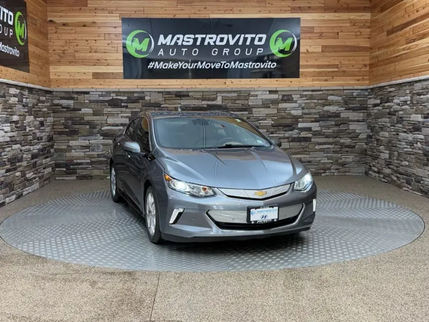 2018 Chevrolet Volt Premier photo 1