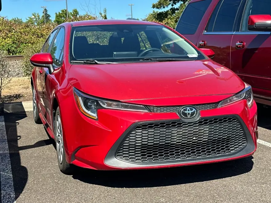 2021 Toyota Corolla LE photo 1