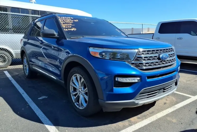 2022 Ford Explorer XLT photo 1