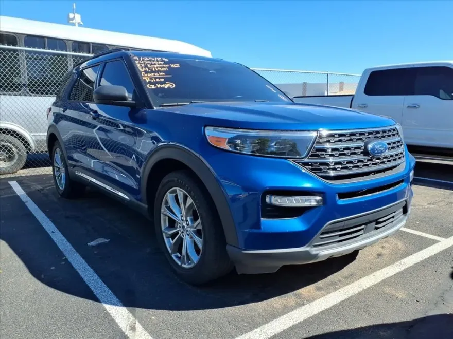 2022 Ford Explorer XLT photo 1