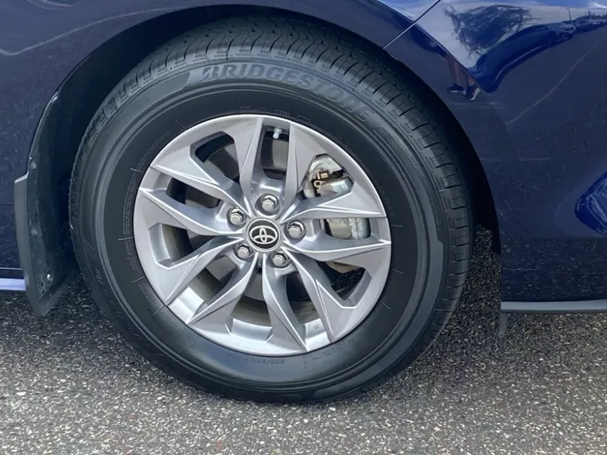 2023 Toyota Sienna XLE photo 1