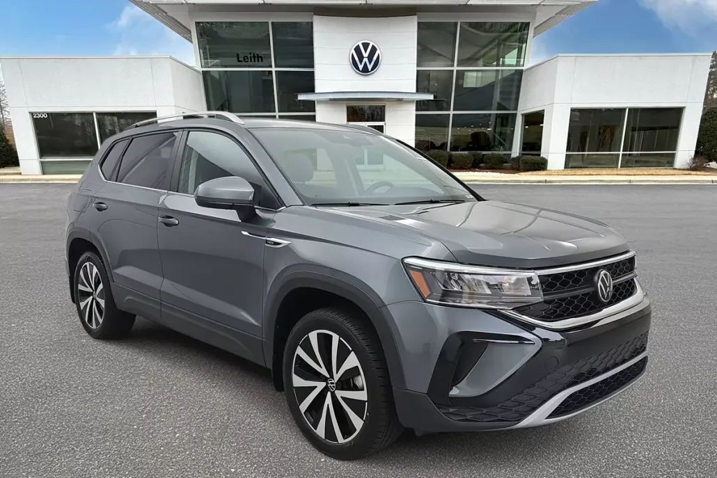 2023 Volkswagen Taos SE photo 1